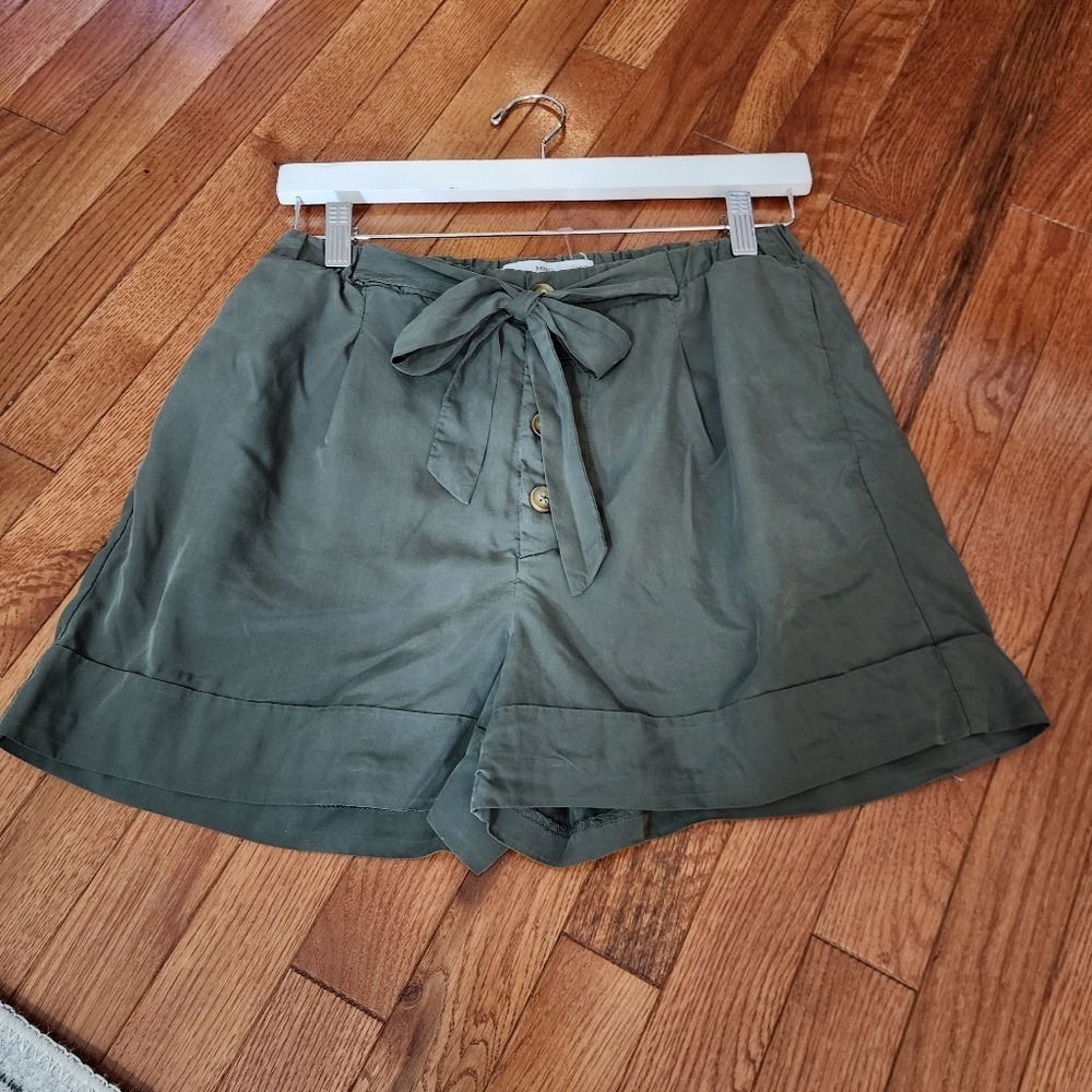 Women's MNG Casual Paperbag Shorts Green Beach Vacation Tie Belt Button Front S